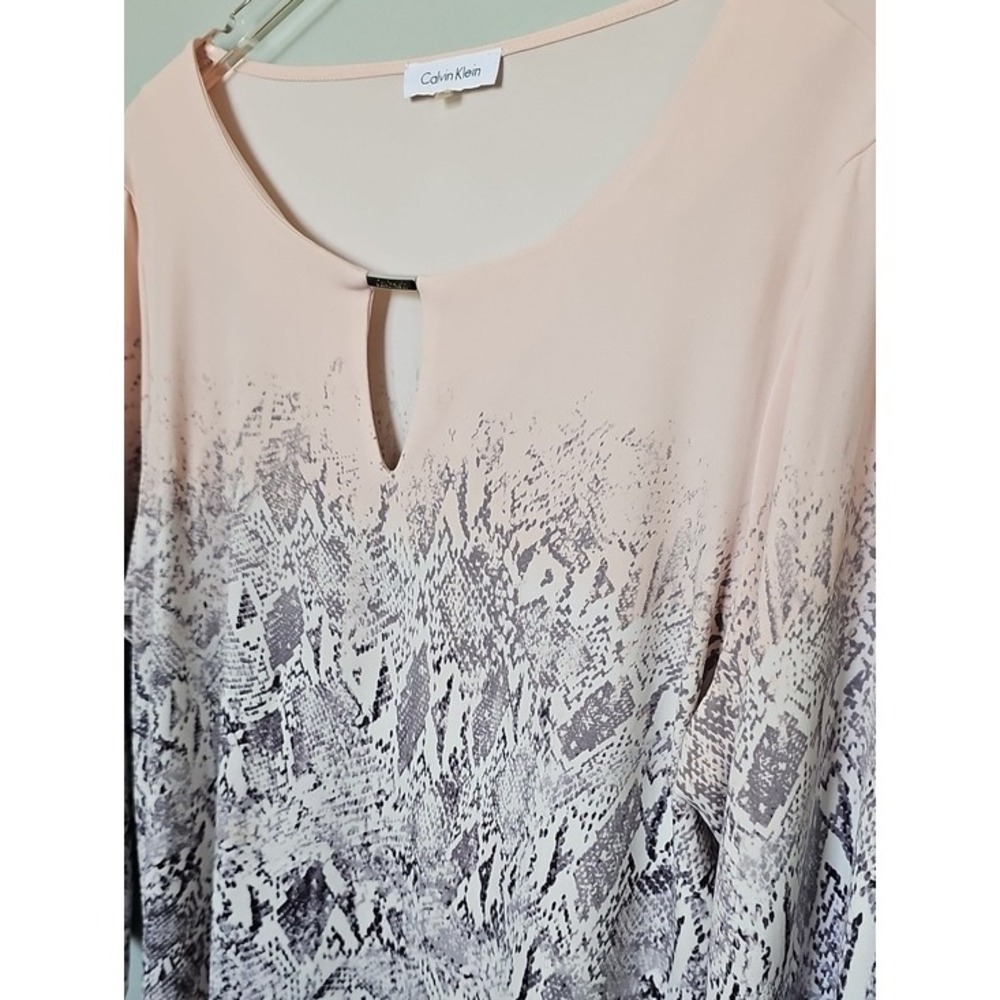 Calvin Klein Snakeskin Ombre Keyhole Blouse 3/4 Sleeves Pink XL - Picture 7 of 7